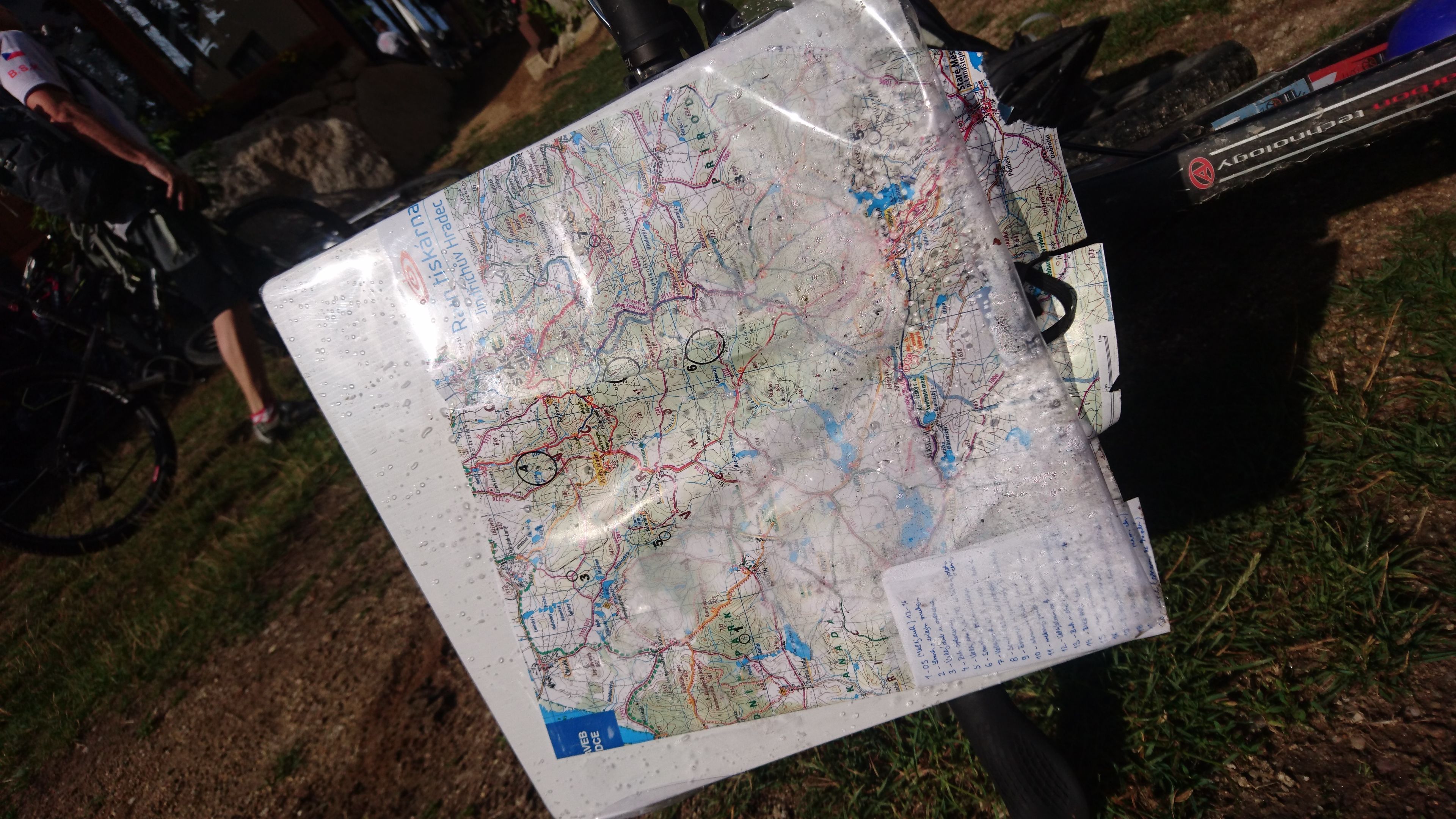 g180714034-MTBO-Zvule-po-dojezdu-rozmocena-mapa_1